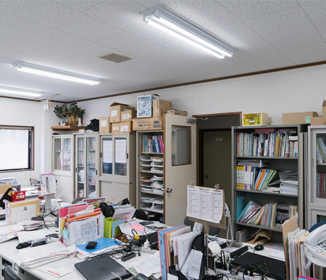 才津政喜（現在の社長）が社員として入社